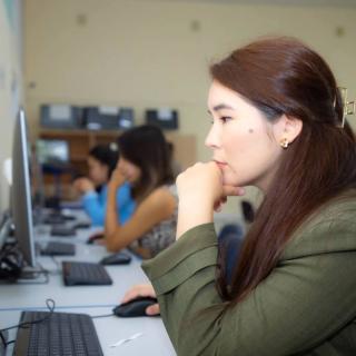 🏫 Мыңға жуық жас педагог «Келешек мектептерінде» жұмыс істеуге өтінім берді 👨‍🏫 Жаңа форматтағы «Келешек мектептеріне» жас педагогтерді іріктеу жұмыстары жалғасуда. 🔸 «Өрлеу» біліктілікті арттыру ұлттық орталығының мәліметінше, іріктеуге қатысу үшін 917 өтінім түскен. Тестілеуге еліміздегі 5 педагогикалық жоғары оқу орнының түлектері қатысты. ➡️ Толығырақ gov.kz сайтында ➖➖➖ 🏫 Около тысячи молодых педагогов подали заявки на трудоустройство в «Келешек мектептері» 👨‍🏫 Продолжается отбор молодых педагогов в школы нового формата «Келешек мектептері». 🔸 По данным Национального центра повышения квалификации «Өрлеу», на участие в отборе подано 917 заявок. В тестировании участвовали выпускники пяти педагогических вузов страны. ➡️ Подробнее на сайте gov.kz